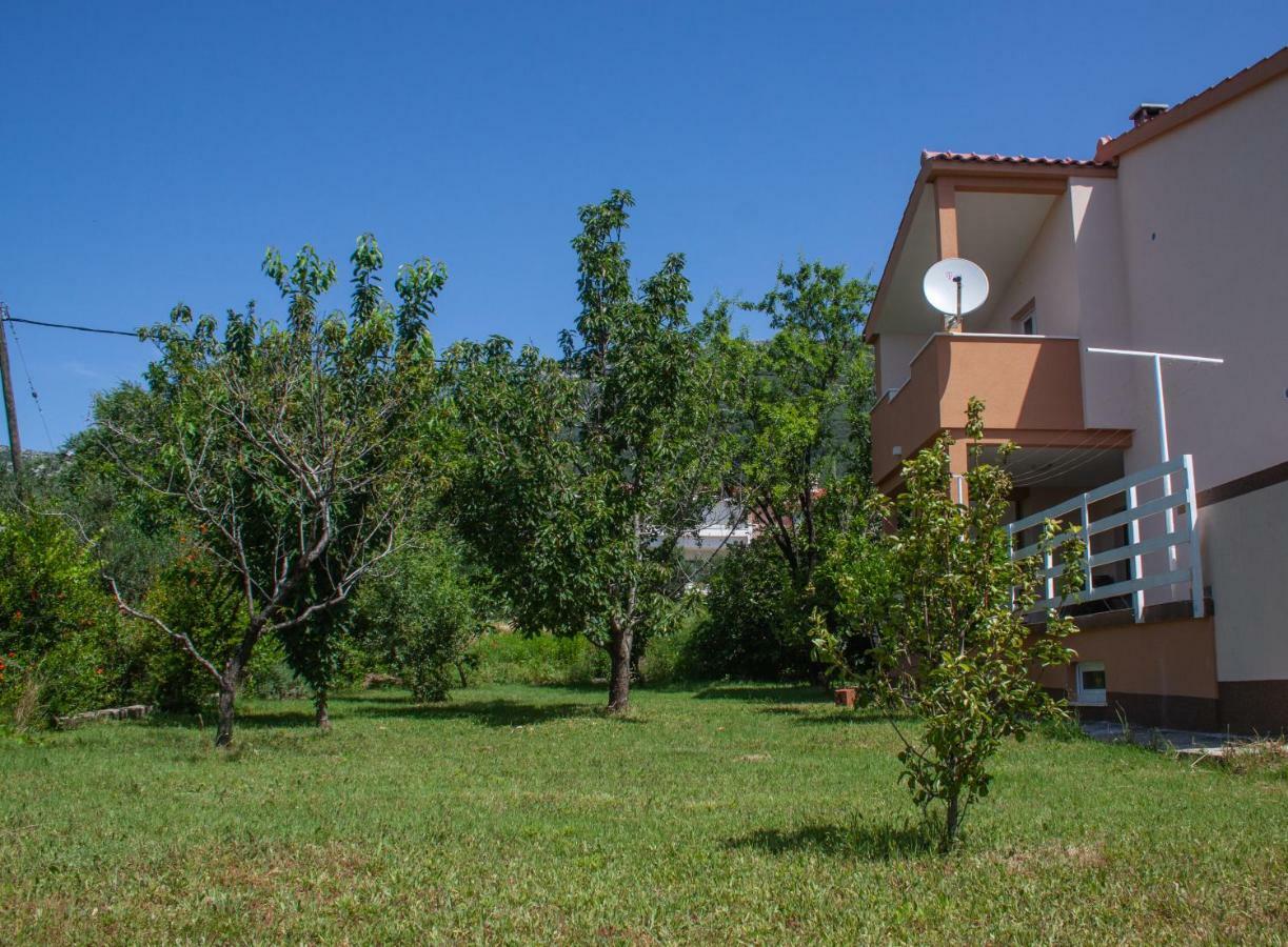Nadalina Apartment Kaštel Stari Eksteriør bilde